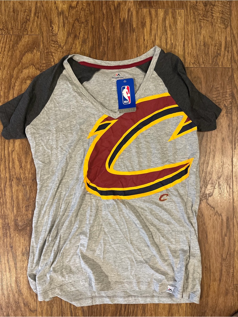 Majestic Cleveland Cavaliers Gray & Maroon Women’s Raglan Tee